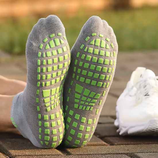Chaussettes de saut de logo personnalisé chaussettes anti-dérapantes de trampoline de terrain de jeu